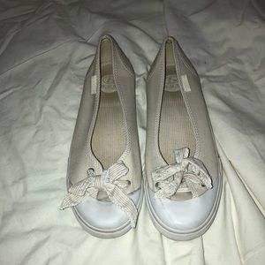 Tan canvas flats shoe